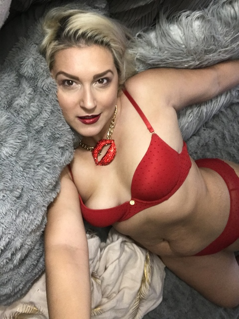 cammiecummin4u onlyfans leaked picture 2