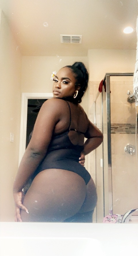 chocolategodess24 onlyfans leaked picture 2