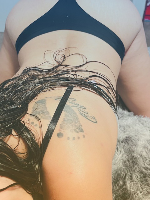 daniela0913 onlyfans leaked picture 2