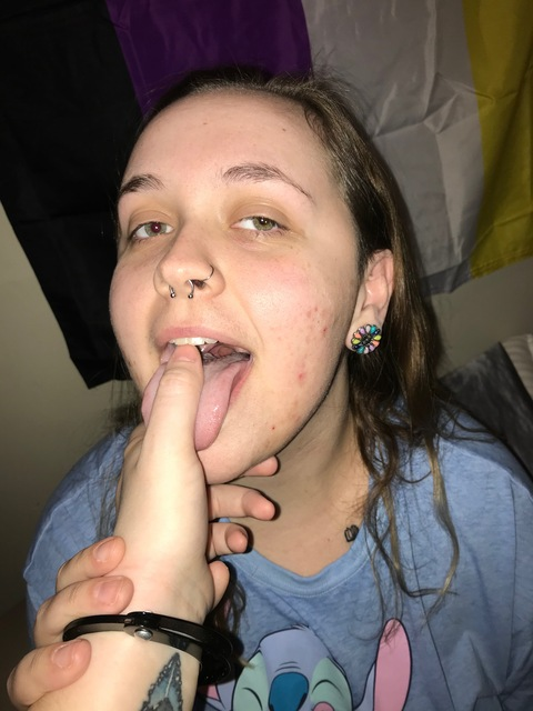 emmielou1998 onlyfans leaked picture 2