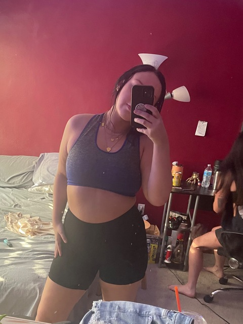 kyliebbby00100 onlyfans leaked picture 2