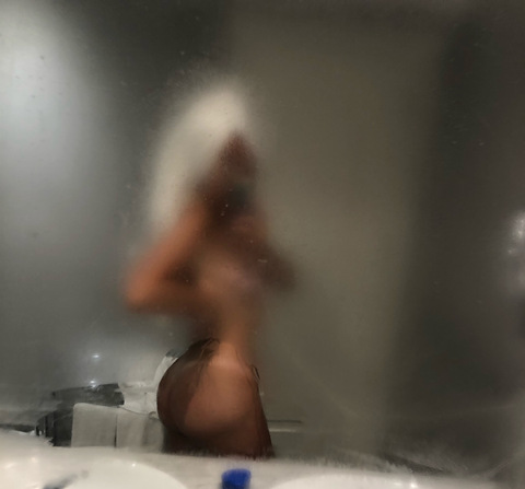 laauuu onlyfans leaked picture 2
