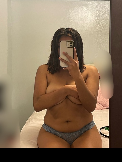 quesii.aa onlyfans leaked picture 2