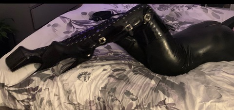 rubber_goddess21 onlyfans leaked picture 2
