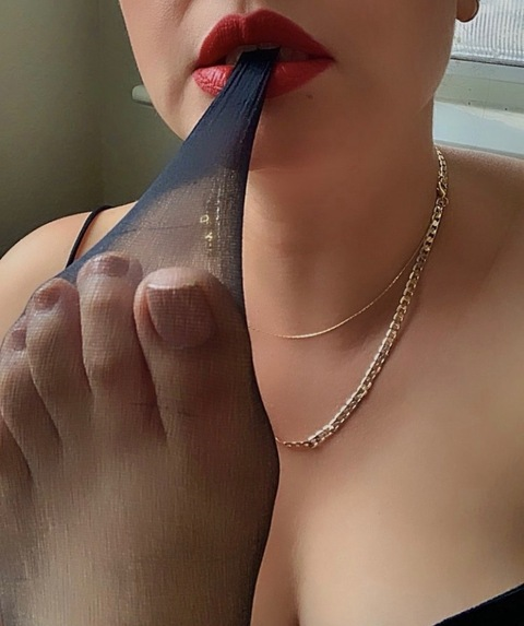 the-queen onlyfans leaked picture 2